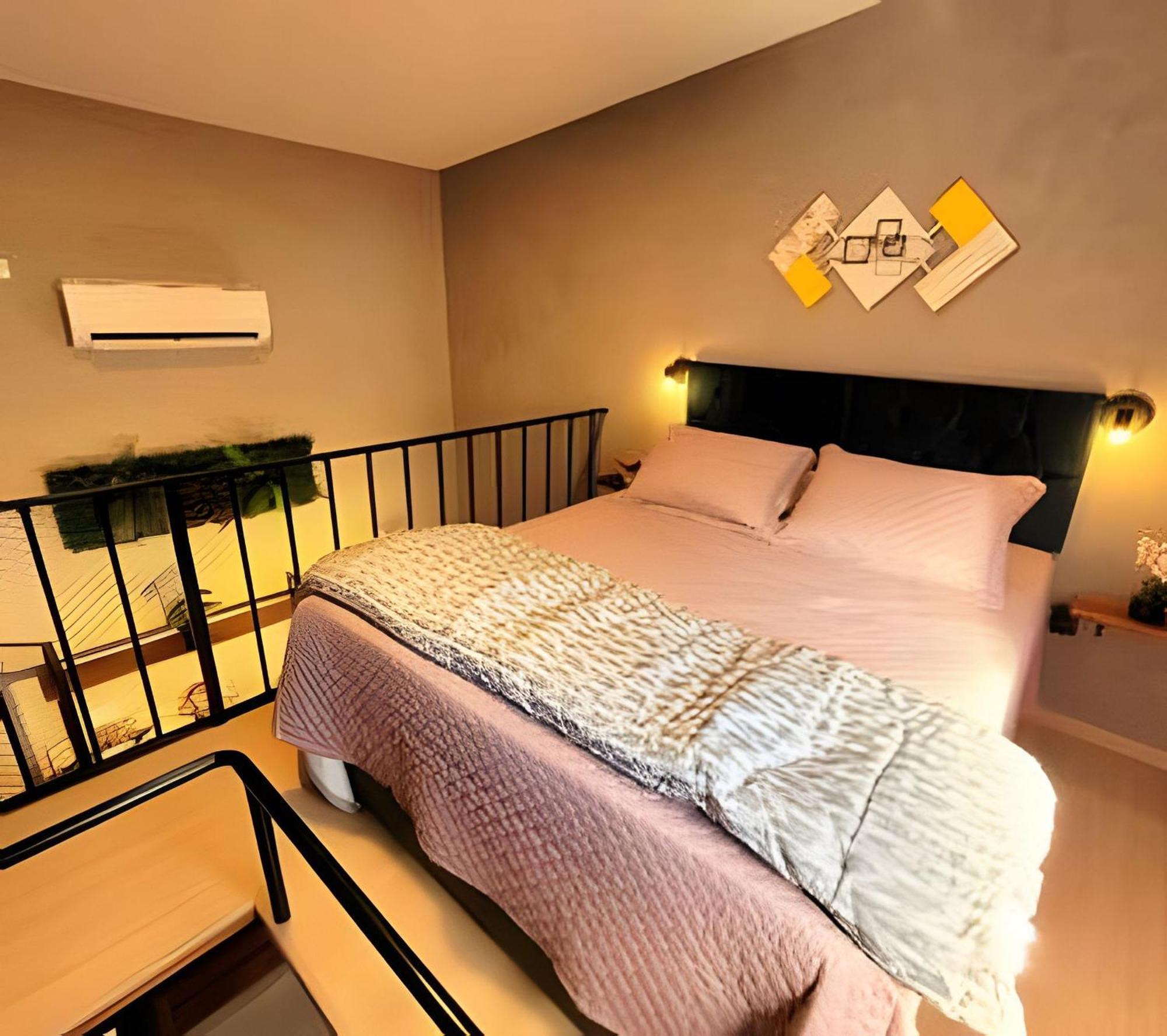 Laguna Lofts *